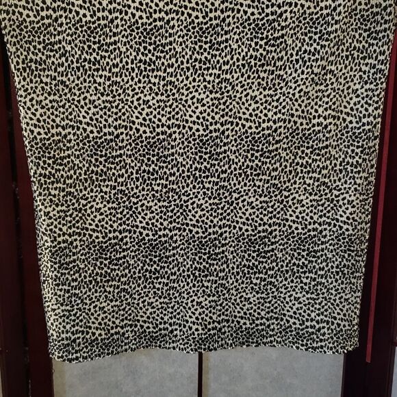 Virgo Black & White Snow Leopard Sleeveless Top - Picture 3 of 7